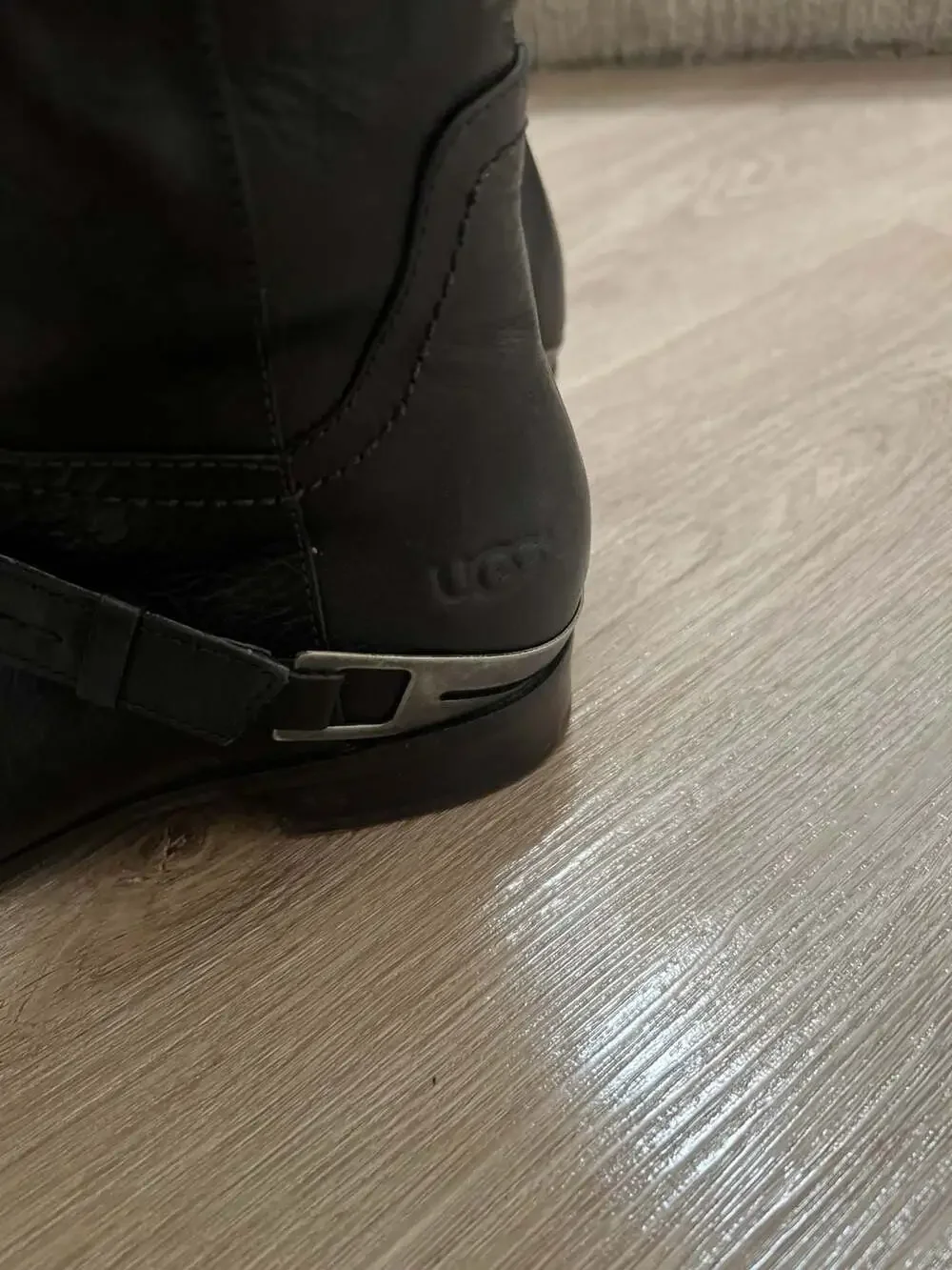 UGG - Picture 12 of 16